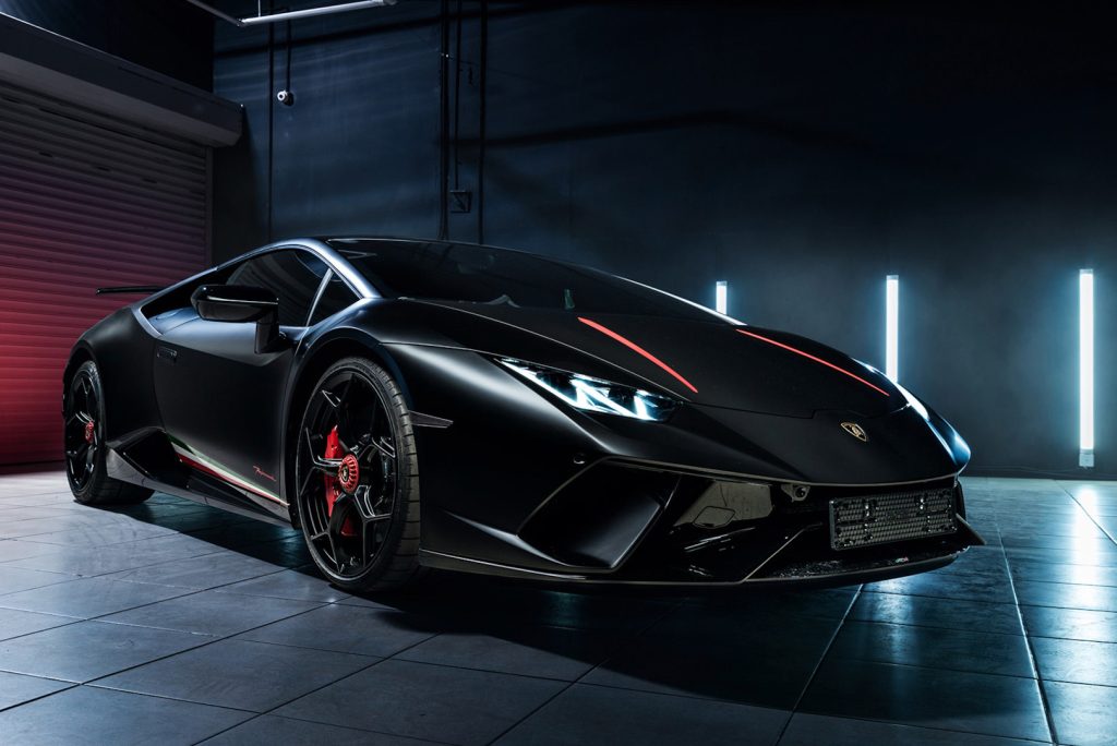 black matte film Lamborghini Huracan
