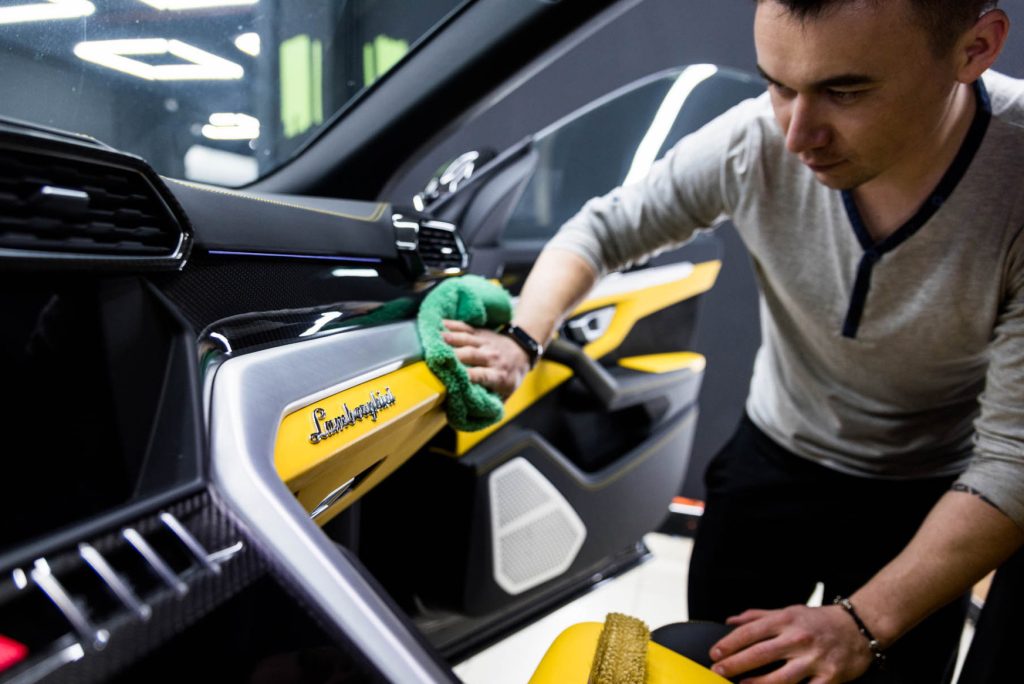 interior detailing urus
