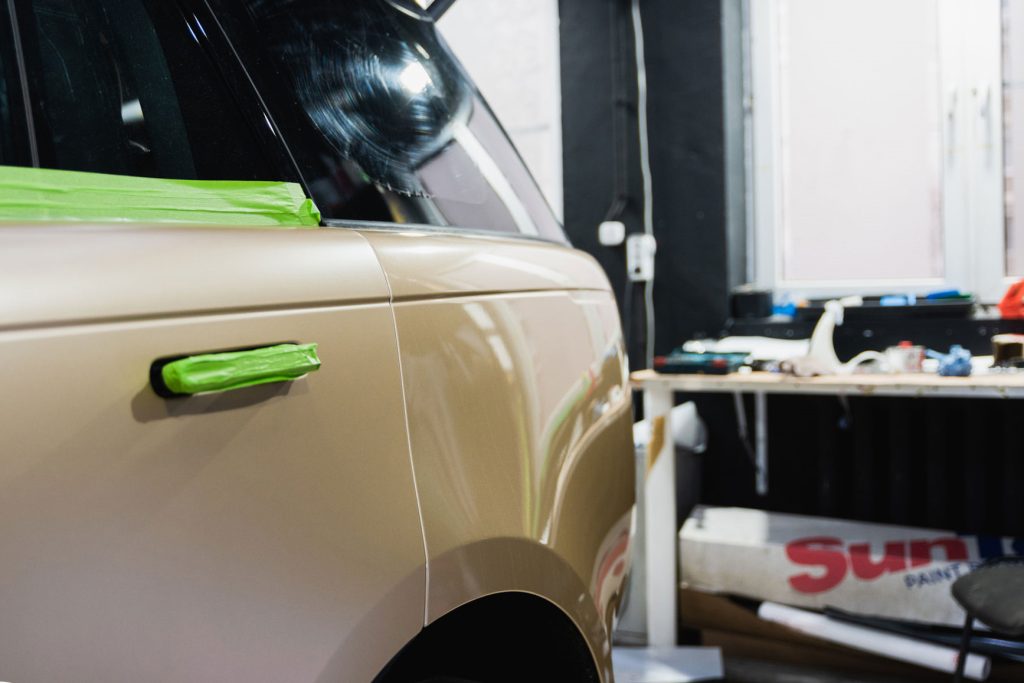 Vinyl wrapping range rover
